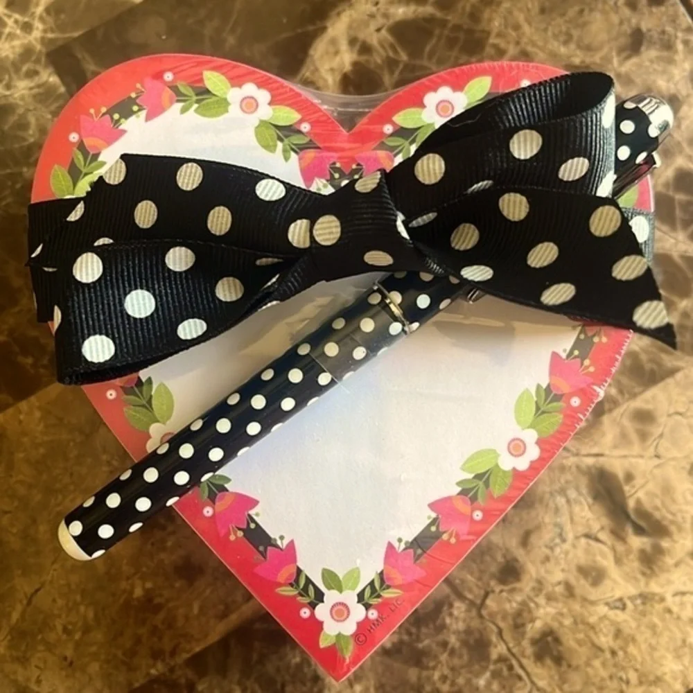 Brand New Hallmark Stationary Heart Red Polka Dot Floral 500-Sheet Note Pad Pen